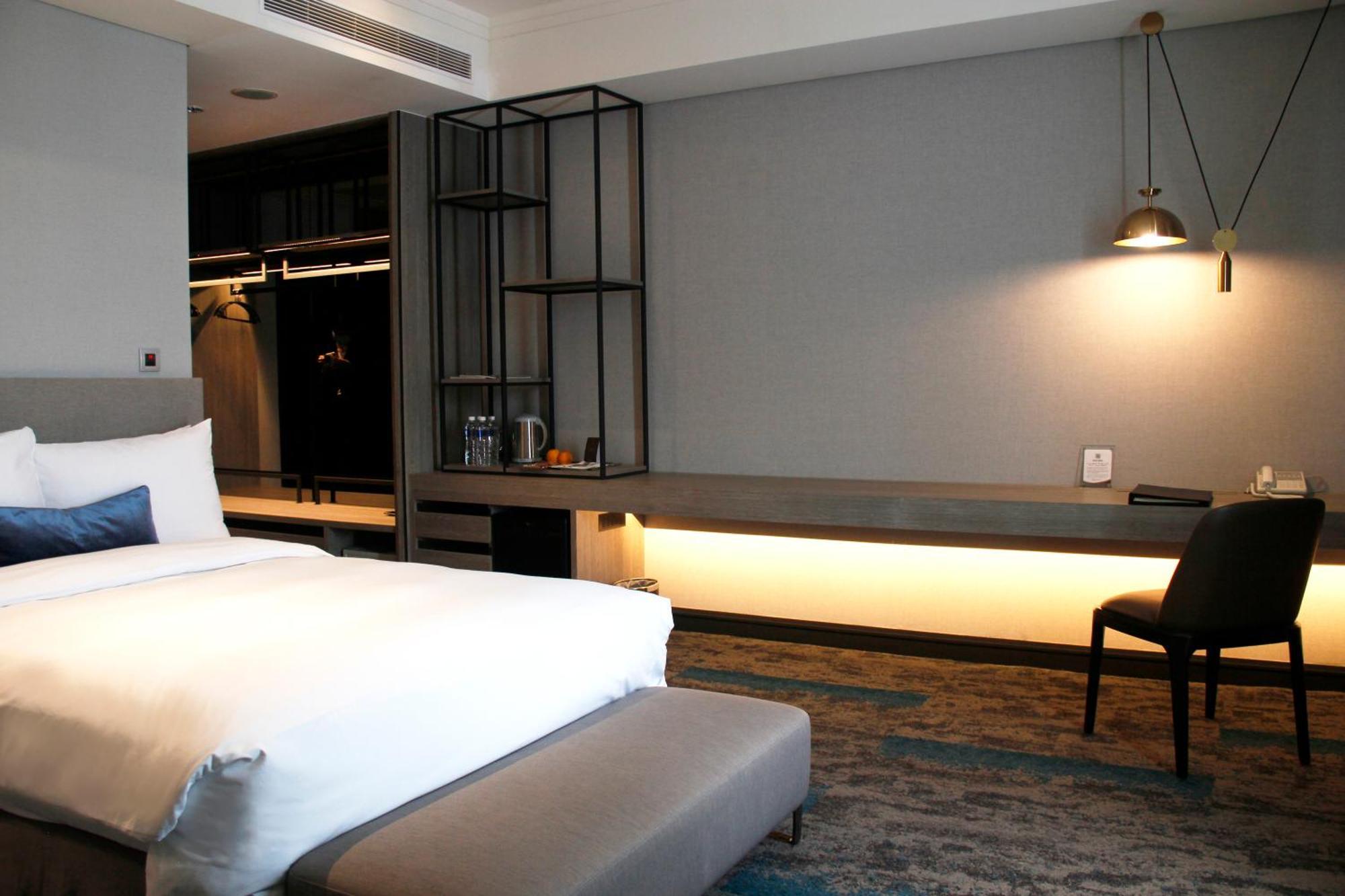 Queena Plaza Hotel Тайнан Екстериор снимка