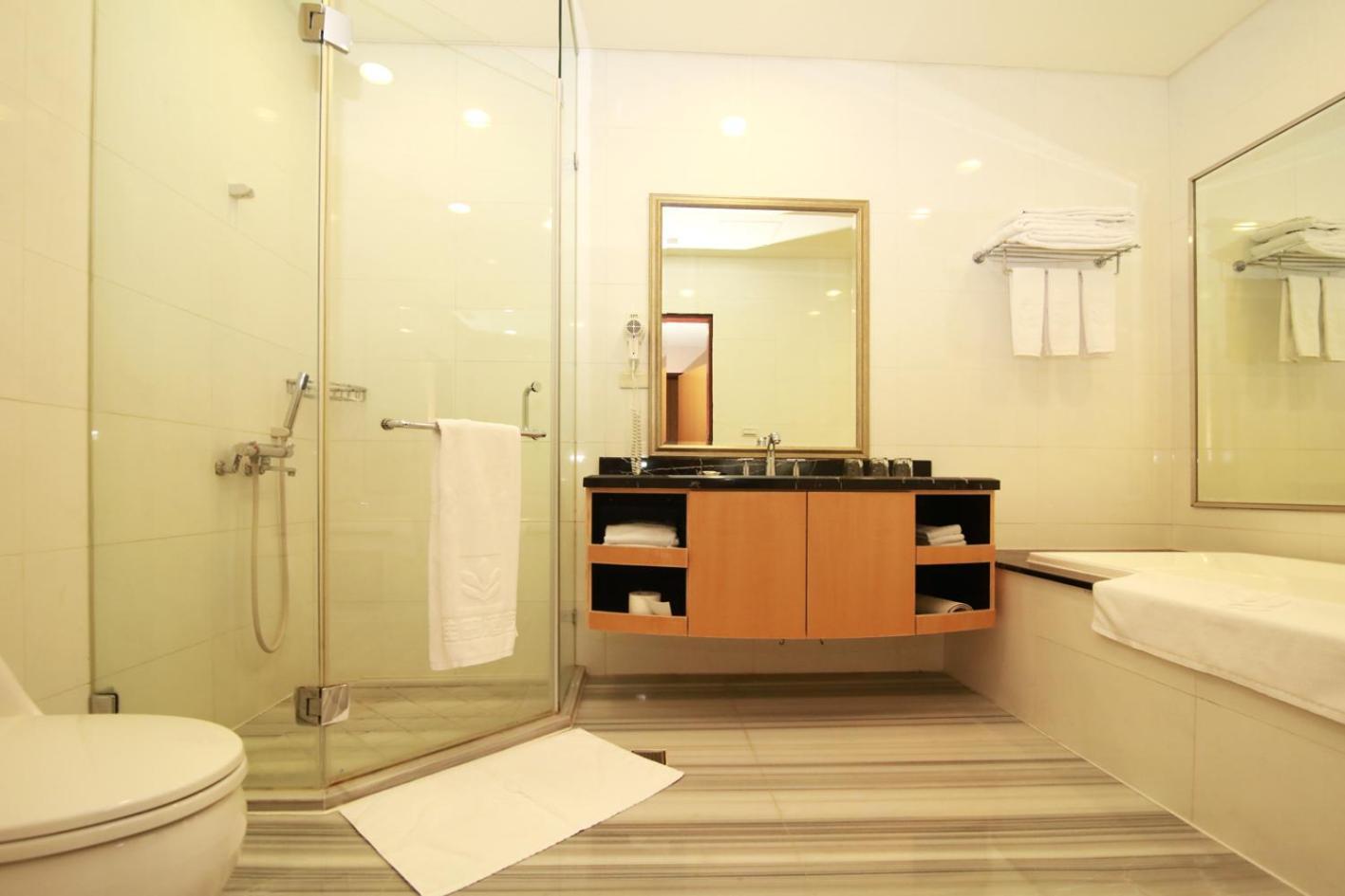 Queena Plaza Hotel Тайнан Екстериор снимка