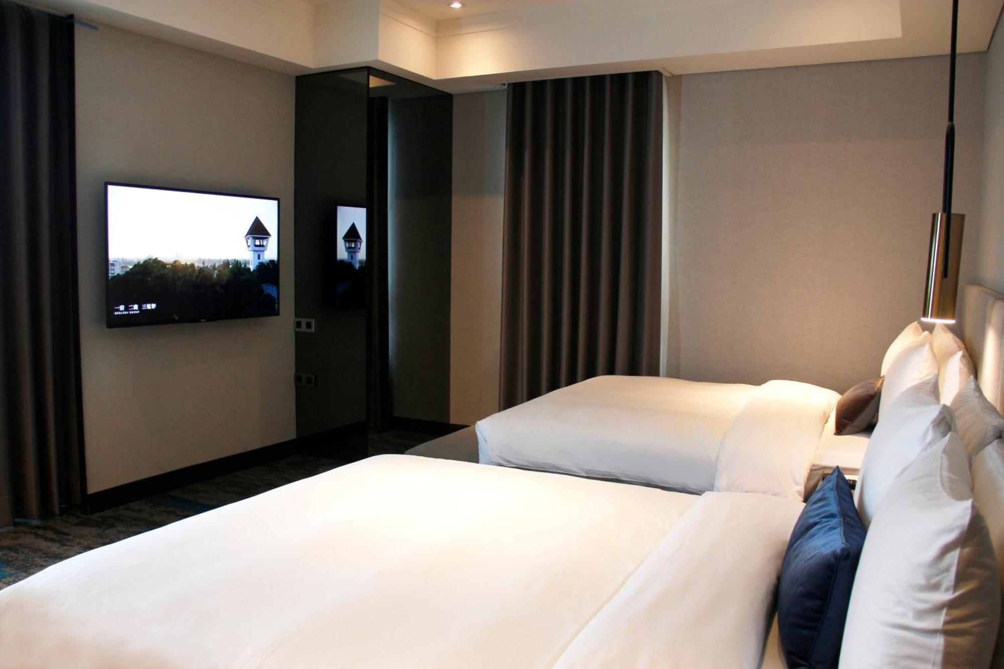 Queena Plaza Hotel Тайнан Екстериор снимка