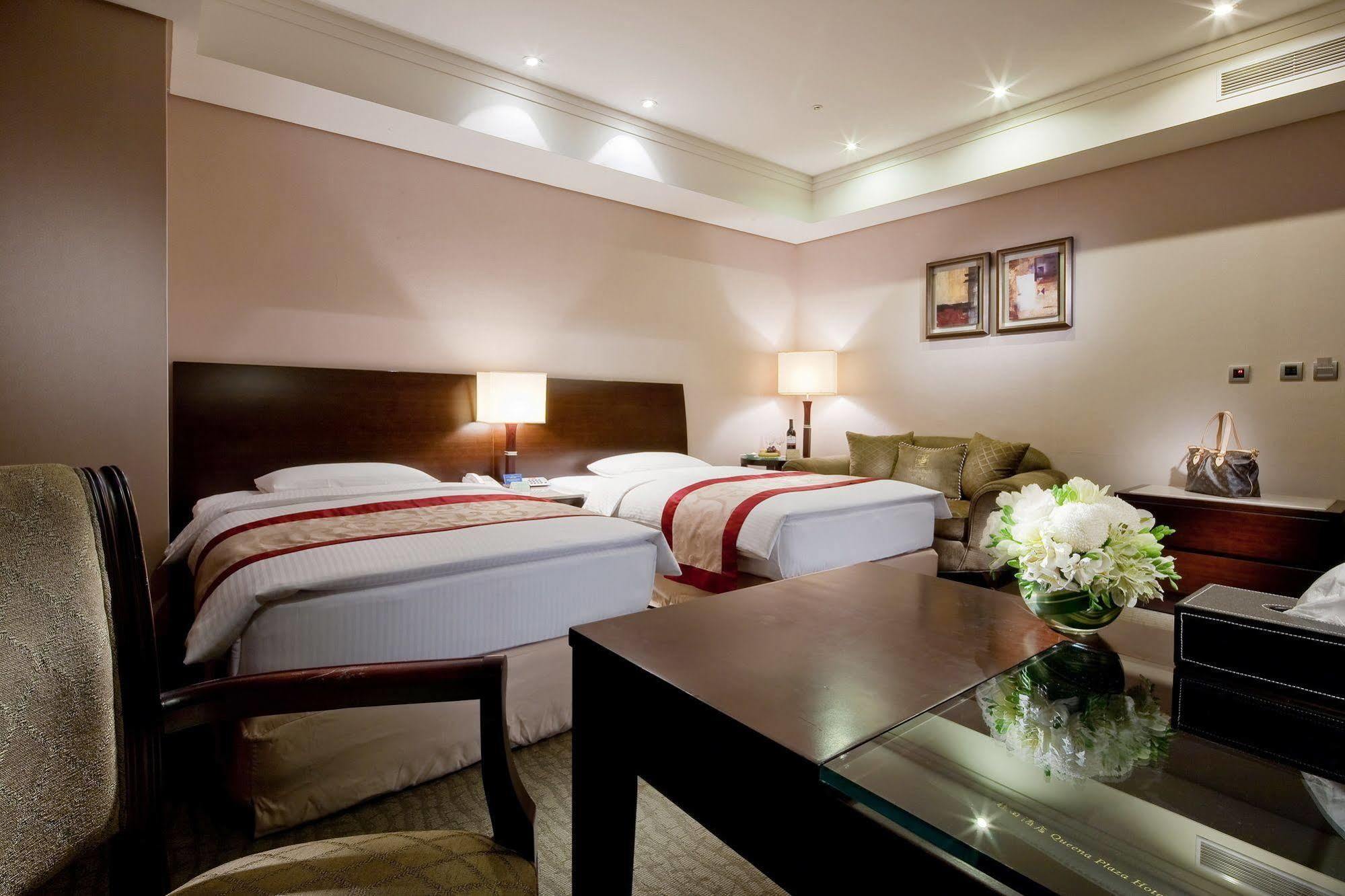 Queena Plaza Hotel Тайнан Екстериор снимка