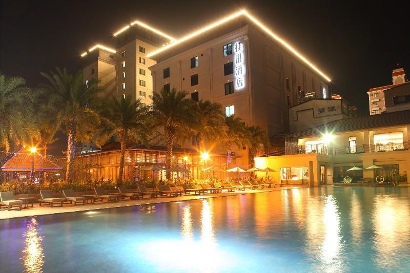 Queena Plaza Hotel Тайнан Екстериор снимка